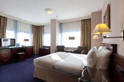 ایکس او هتل بلو اسکوئر