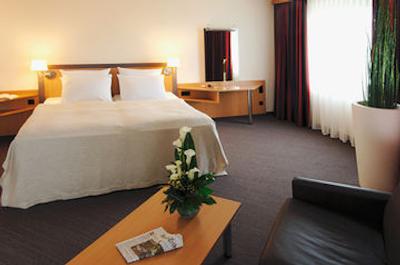 ان اچ فرانکفورت مورفلدن کانفرنس سنتر