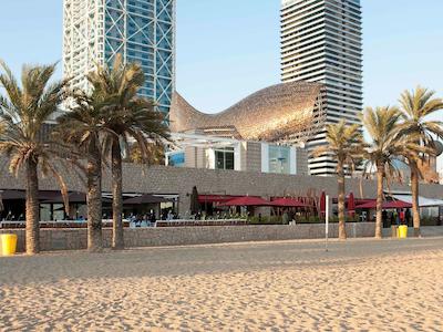 آیبیس بارسلونا پلازا گلرویز 22