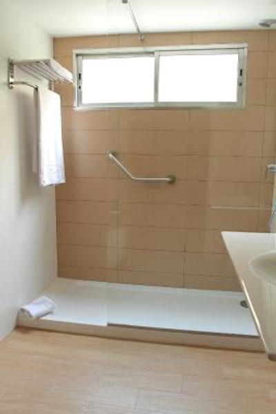 بست وسترن آلباهیا