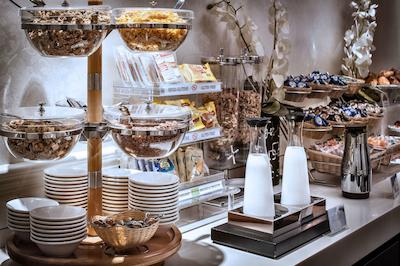 بست وسترن پلاس فیلیس‌ کاساتی