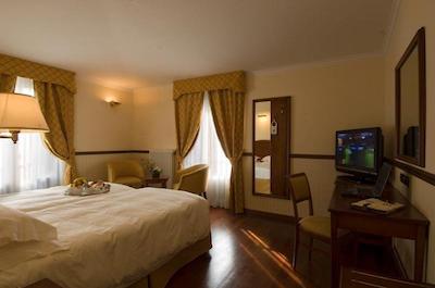 بست وسترن پلاس فیلیس‌ کاساتی