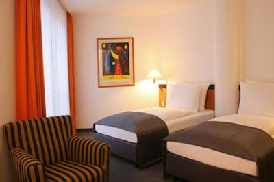 هالیدی این برلین سیتی سنتر ایست پرنزلاور الی