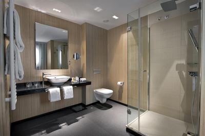 وان شات لوچانا