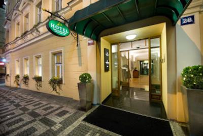 تری کراونز پراگ