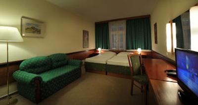 تری کراونز پراگ