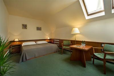 تری کراونز پراگ