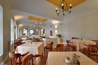 تری کراونز پراگ