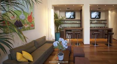 آتن سنتر اسکوئر