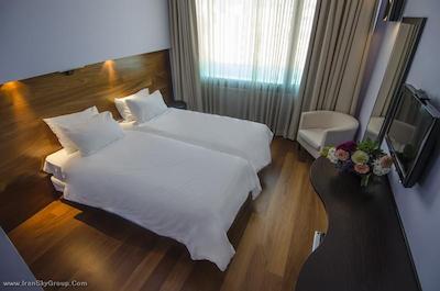 آتن سنتر اسکوئر