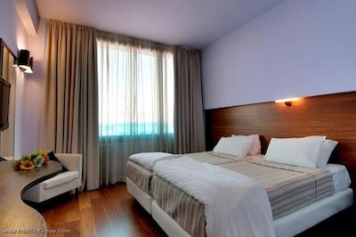 آتن سنتر اسکوئر