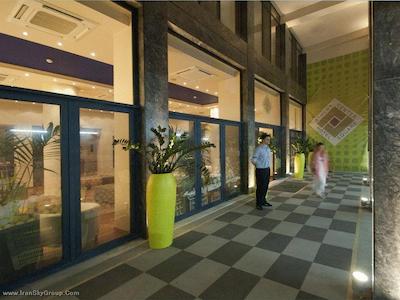 آتن سنتر اسکوئر