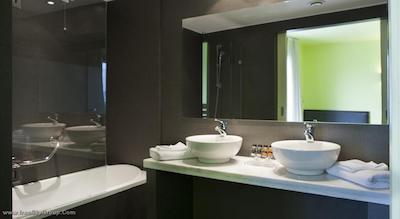 آتن سنتر اسکوئر