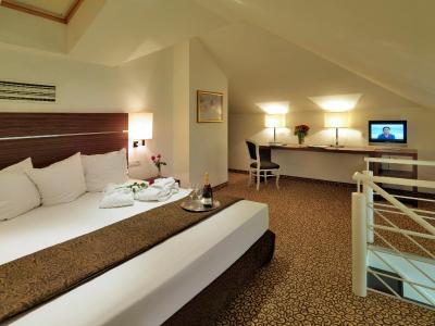 هتل اسنزیو پراگ