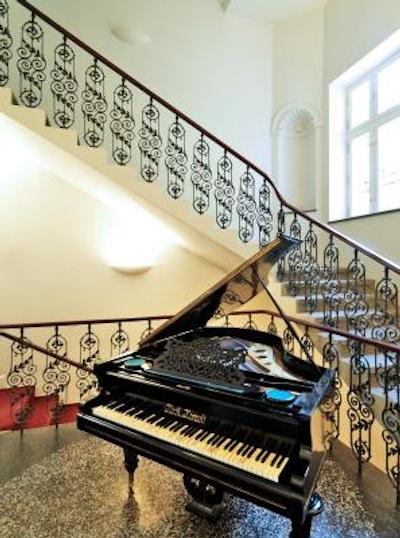 هتل اسنزیو پراگ