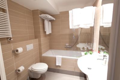 هتل اسنزیو پراگ