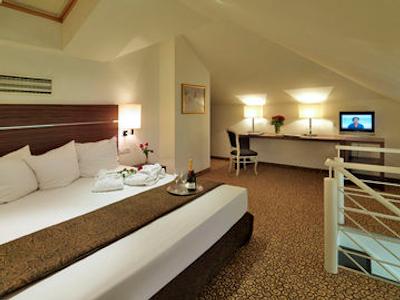 هتل اسنزیو پراگ