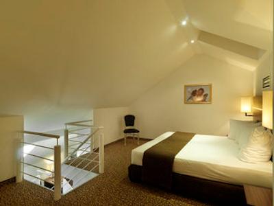 هتل اسنزیو پراگ