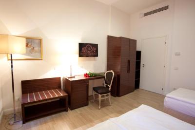 هتل اسنزیو پراگ