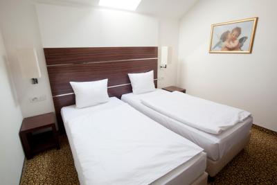 هتل اسنزیو پراگ