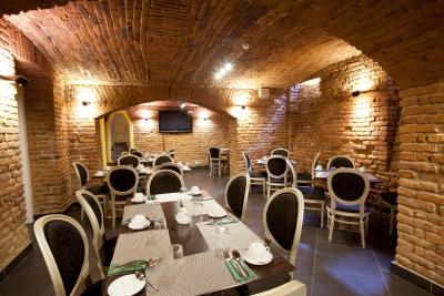 هتل اسنزیو پراگ