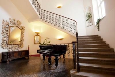 هتل اسنزیو پراگ