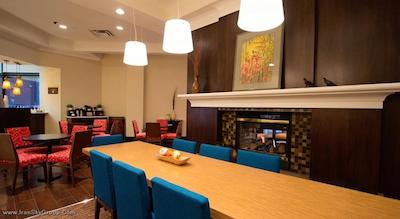 هیلتون گاردن این ساسکاتون داون تاون