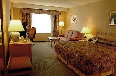 هالیدی این مونترئال سنترویل داون تاون