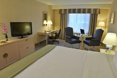 هالیدی این مونترئال سنترویل داون تاون