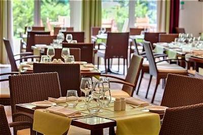 هالیدی این پاریس سی دی جی ایرپورت