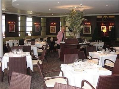 هالیدی این پاریس سی دی جی ایرپورت