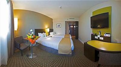 هالیدی این پاریس سی دی جی ایرپورت