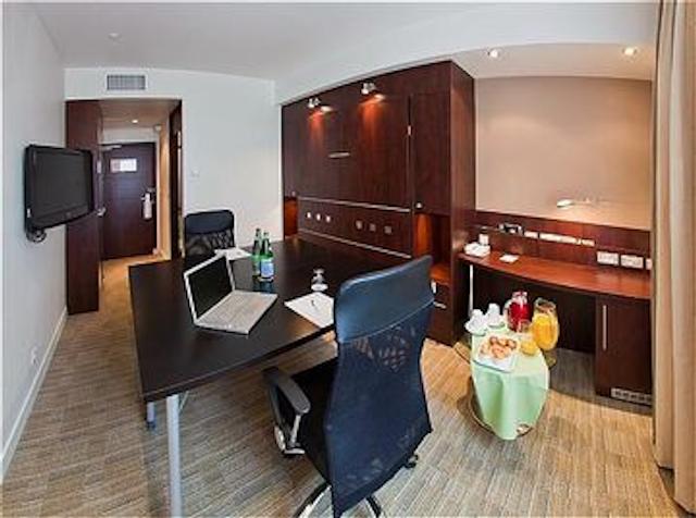 هالیدی این پاریس سی ‌دی ‌جی ایرپورت