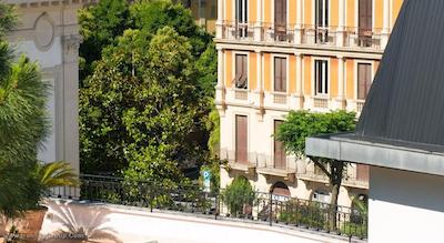 دونا لاورا پالاس