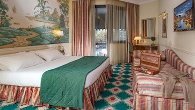 دونا لاورا پالاس