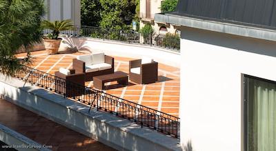 دونا لاورا پالاس