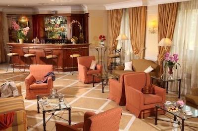 دونا لاورا پالاس