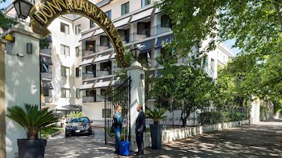 دونا لاورا پالاس