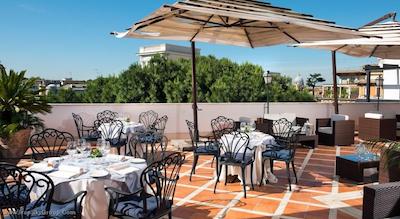 دونا لاورا پالاس