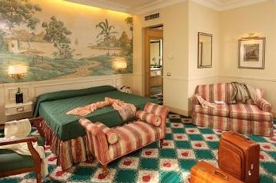 دونا لاورا پالاس