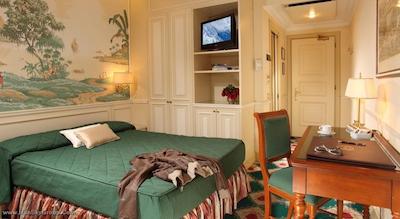 دونا لاورا پالاس