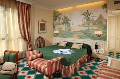 دونا لاورا پالاس