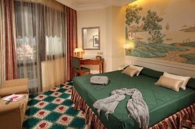 دونا لاورا پالاس