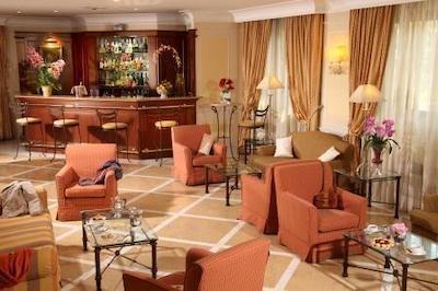 دونا لاورا پالاس