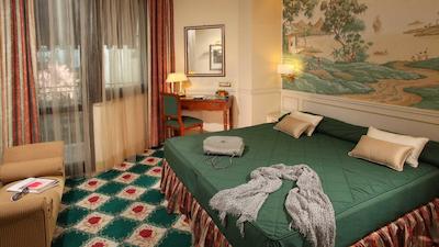 دونا لاورا پالاس