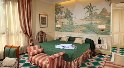 دونا لاورا پالاس