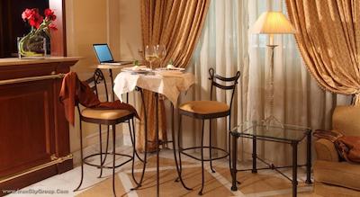 دونا لاورا پالاس