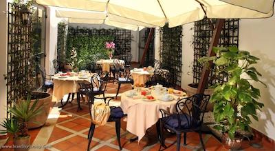 دونا لاورا پالاس