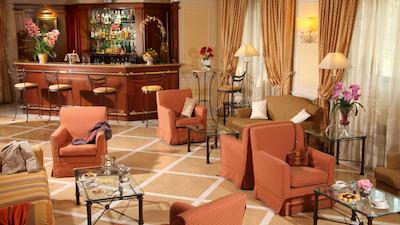 دونا لاورا پالاس