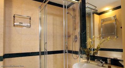 دونا لاورا پالاس